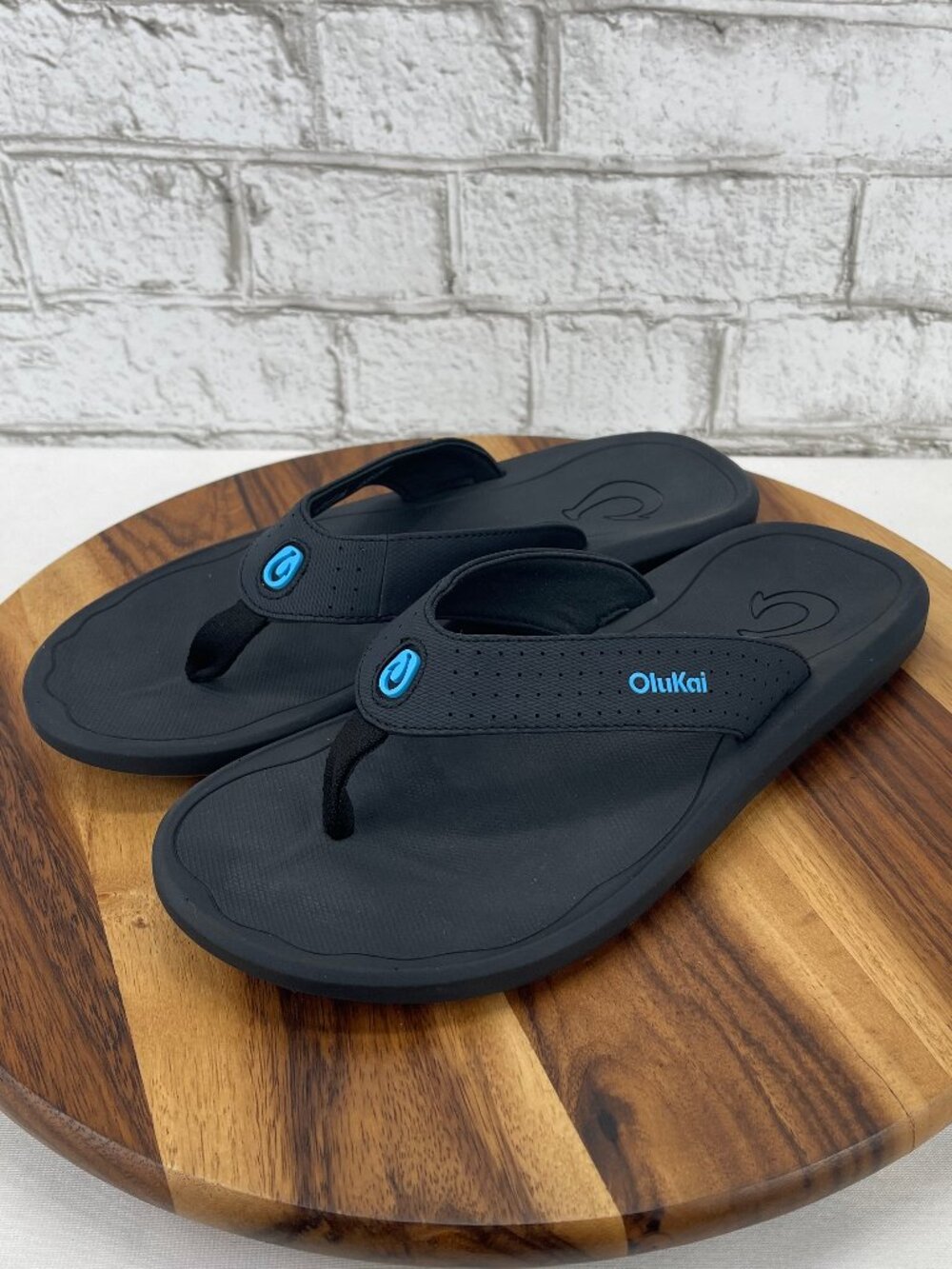 Olukai Ki'i 10549 Mens Sz. 11 Dark Gray Lava Rock Thong Flip Flop Sandals